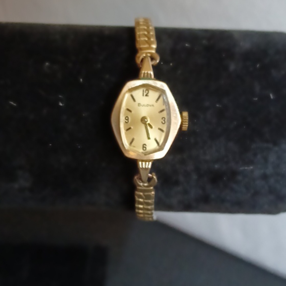 Bulova 10kt gold vintage watch
